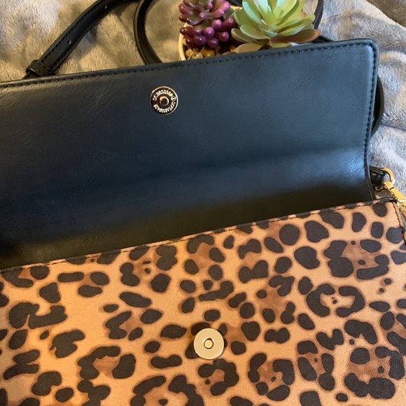 SOLE SOCIETY LEOPARD PRINT ENVELOPE CLUTCH/PURSE - Picture 4 of 9